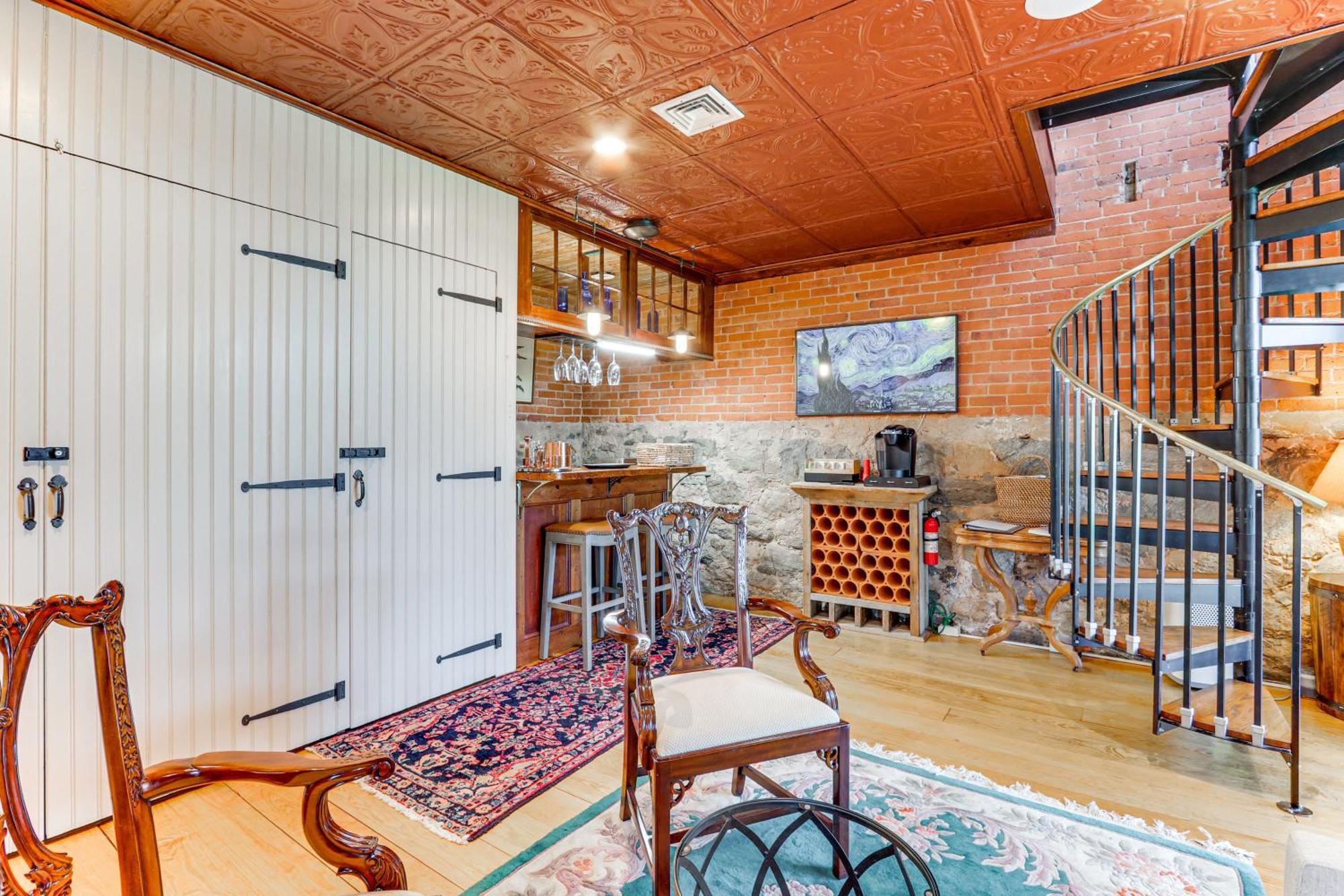 Downtown Essex Apartment - Steps To River! Exterior photo