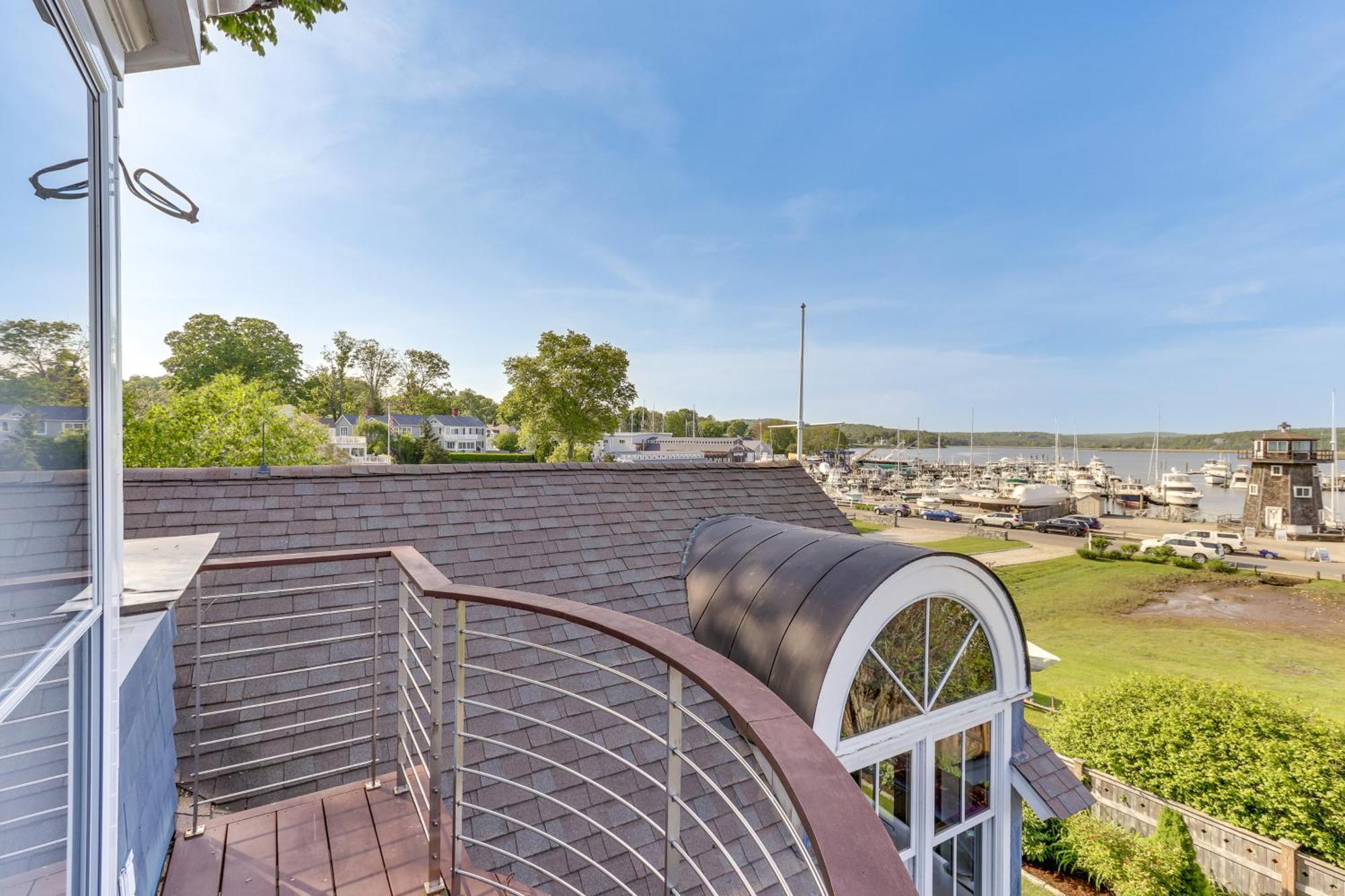 Downtown Essex Apartment - Steps To River! Exterior photo