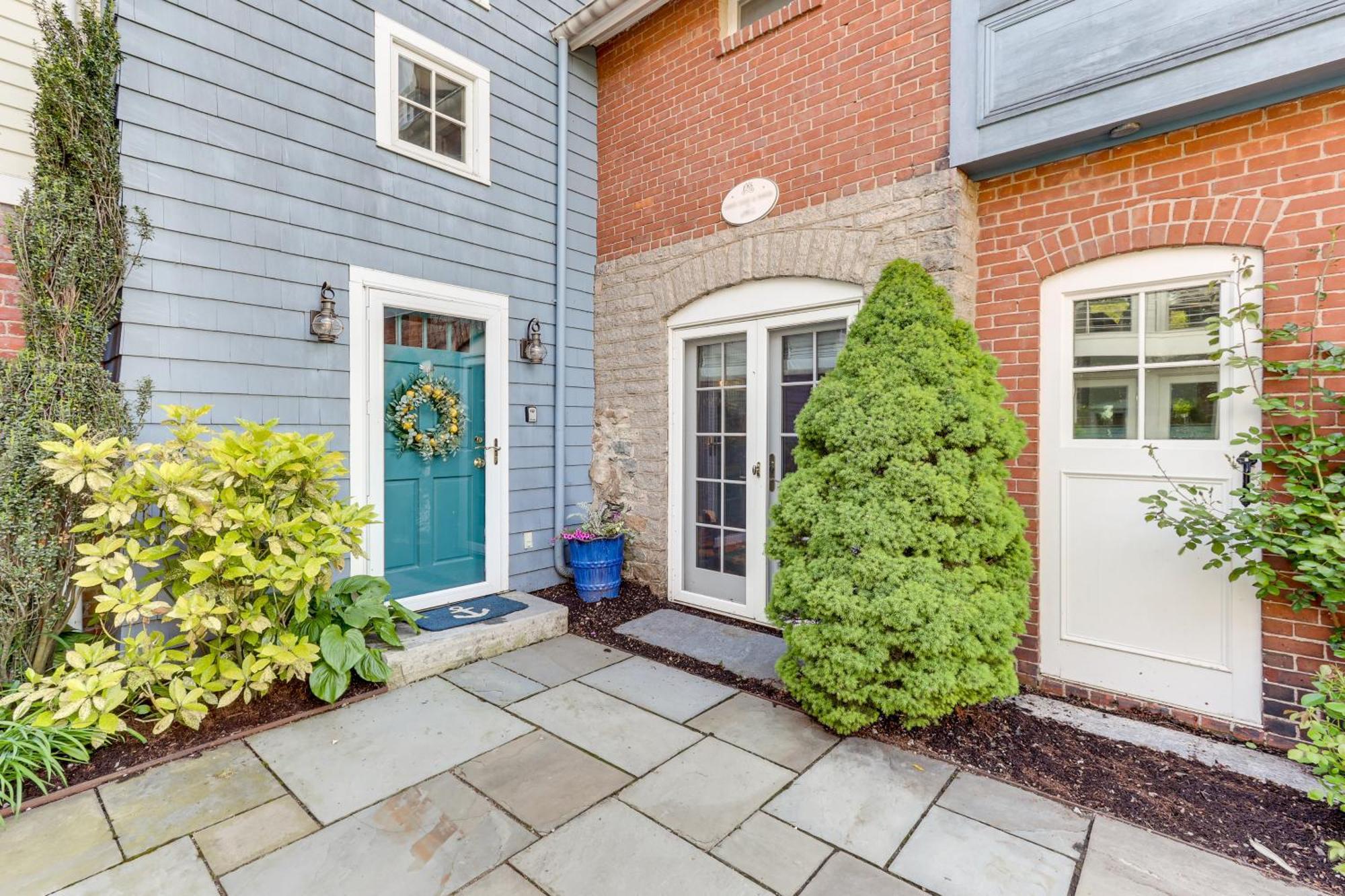 Downtown Essex Apartment - Steps To River! Exterior photo