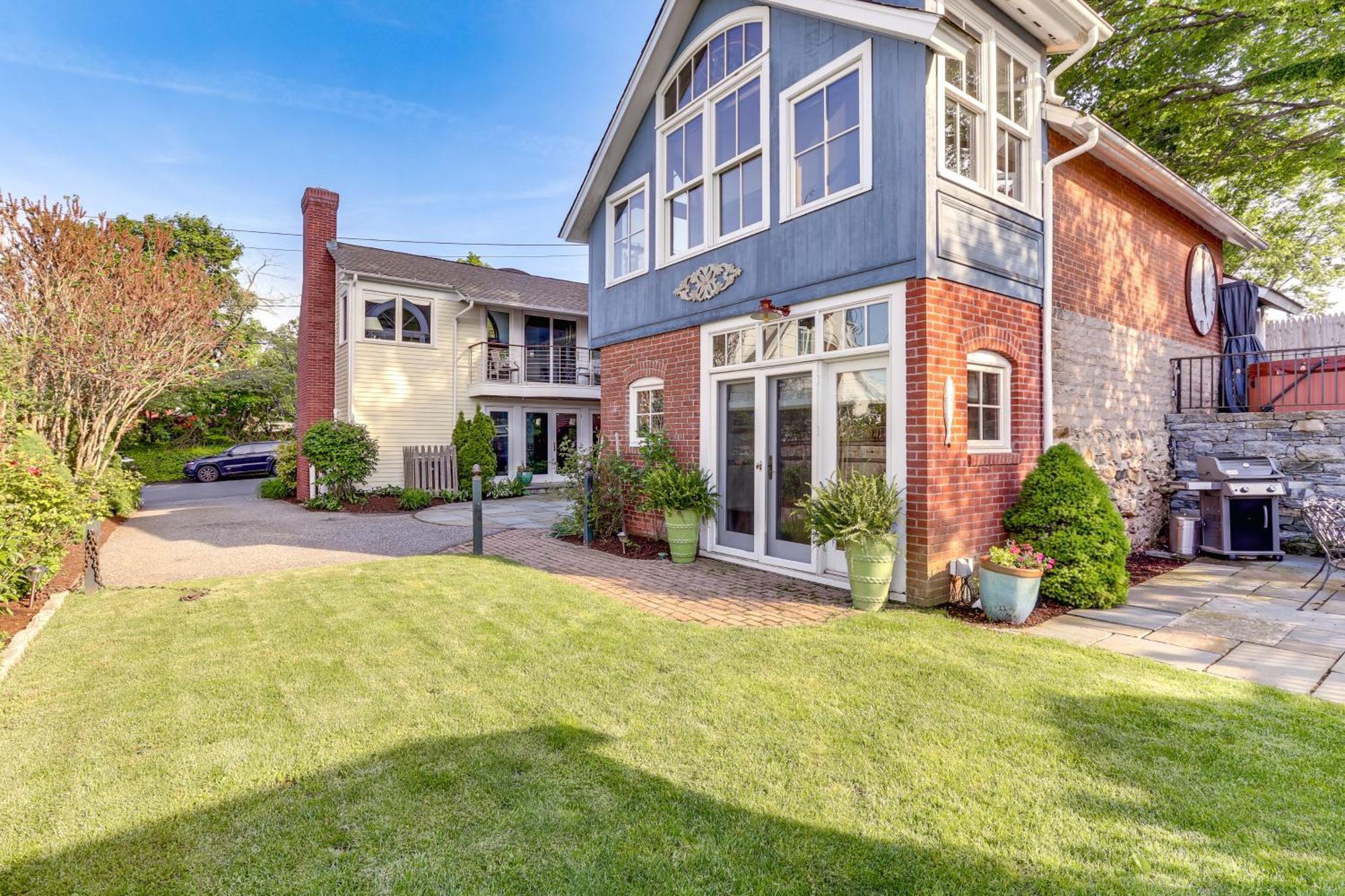Downtown Essex Apartment - Steps To River! Exterior photo